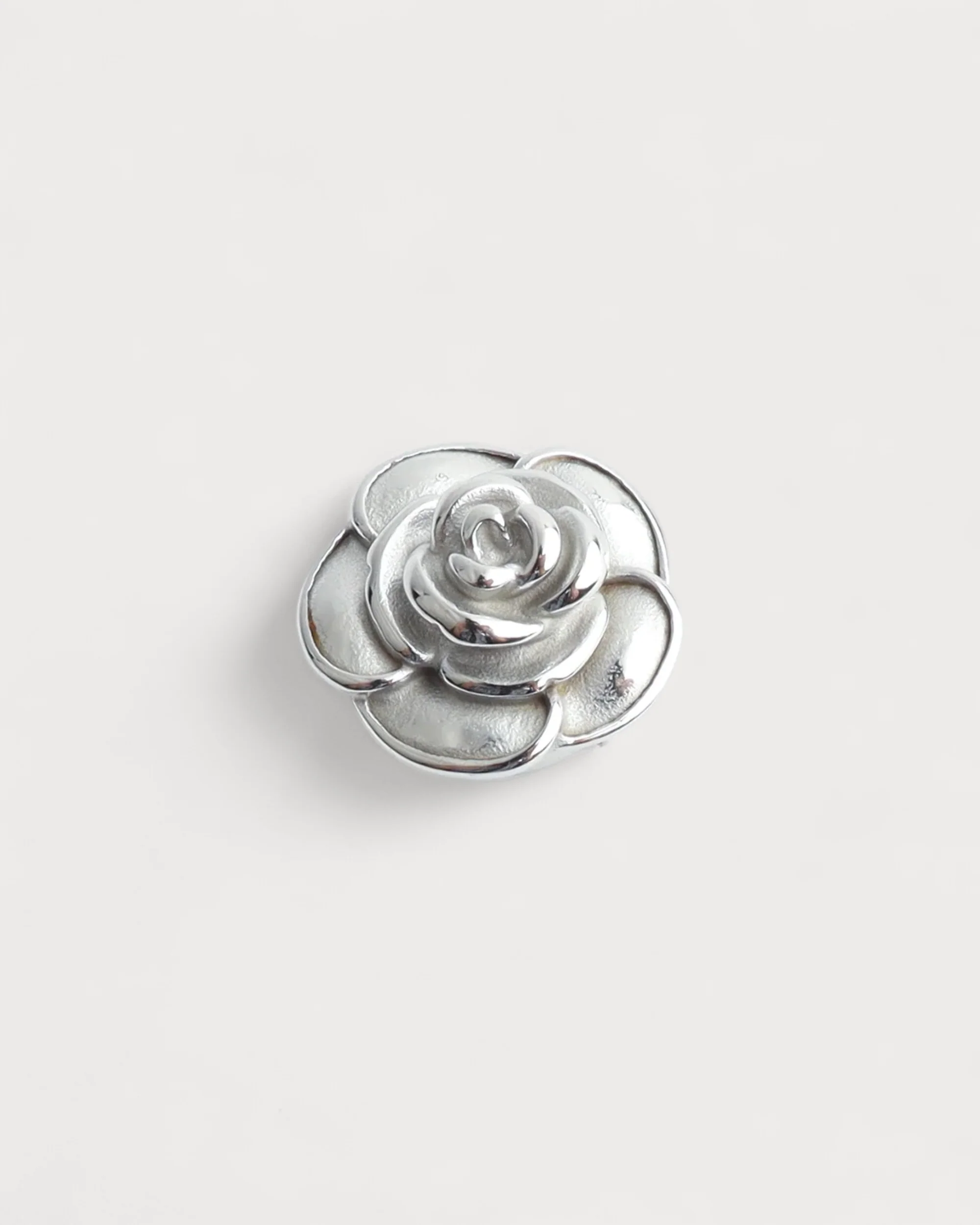 Hanna - Button Brooch - Stainless Steel - Image 4
