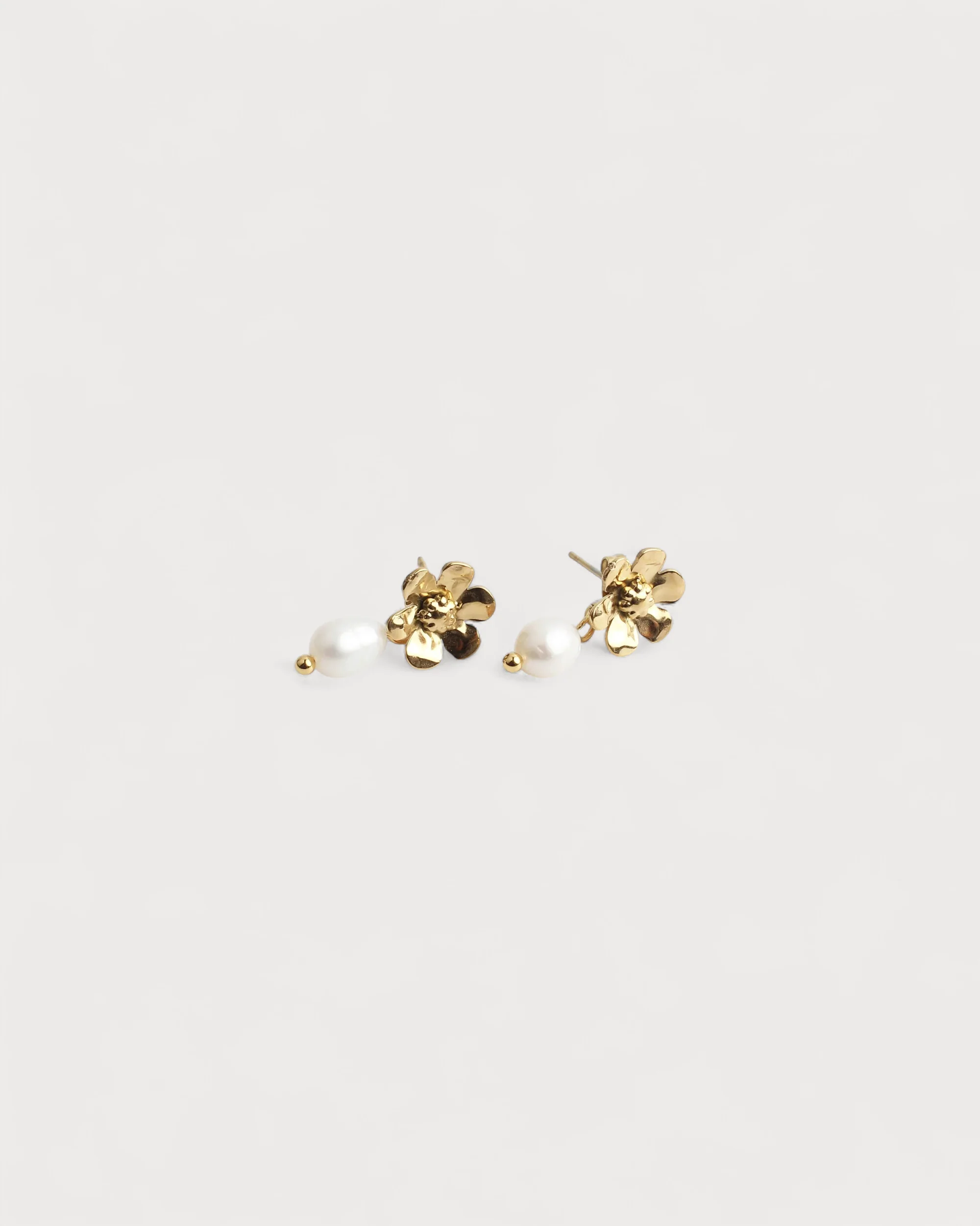 Pearl & Daisy - Studs - Earrings - Stainless Steel