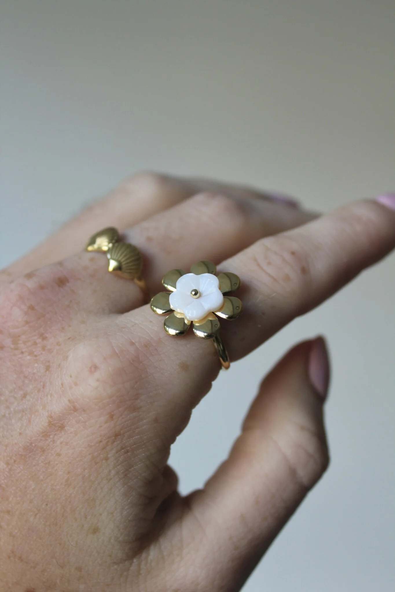 Shell Flower - Ring - Stainless Steel - Adjustable - Image 2
