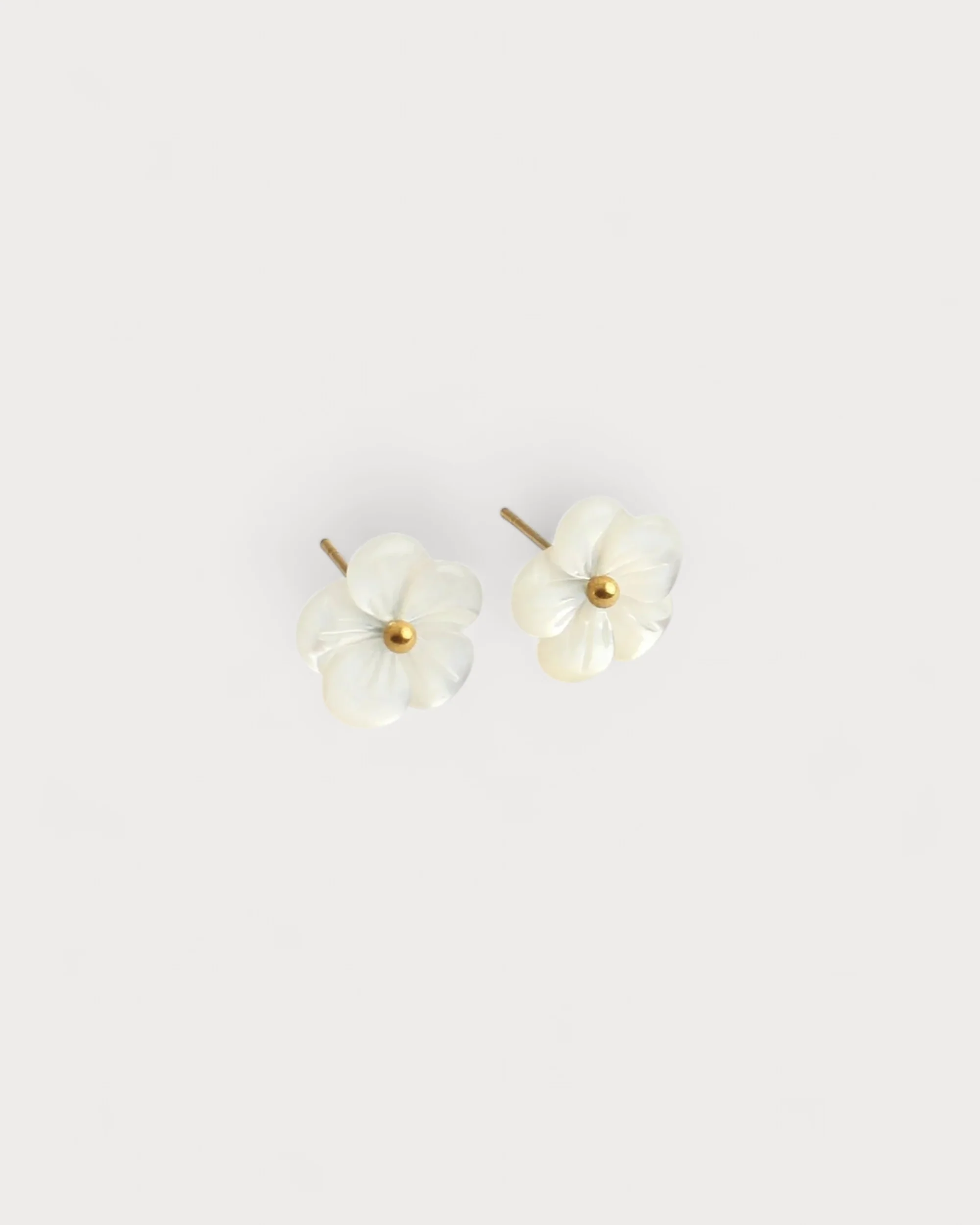 Shell Flower - Studs - Earrings - Stainless Steel