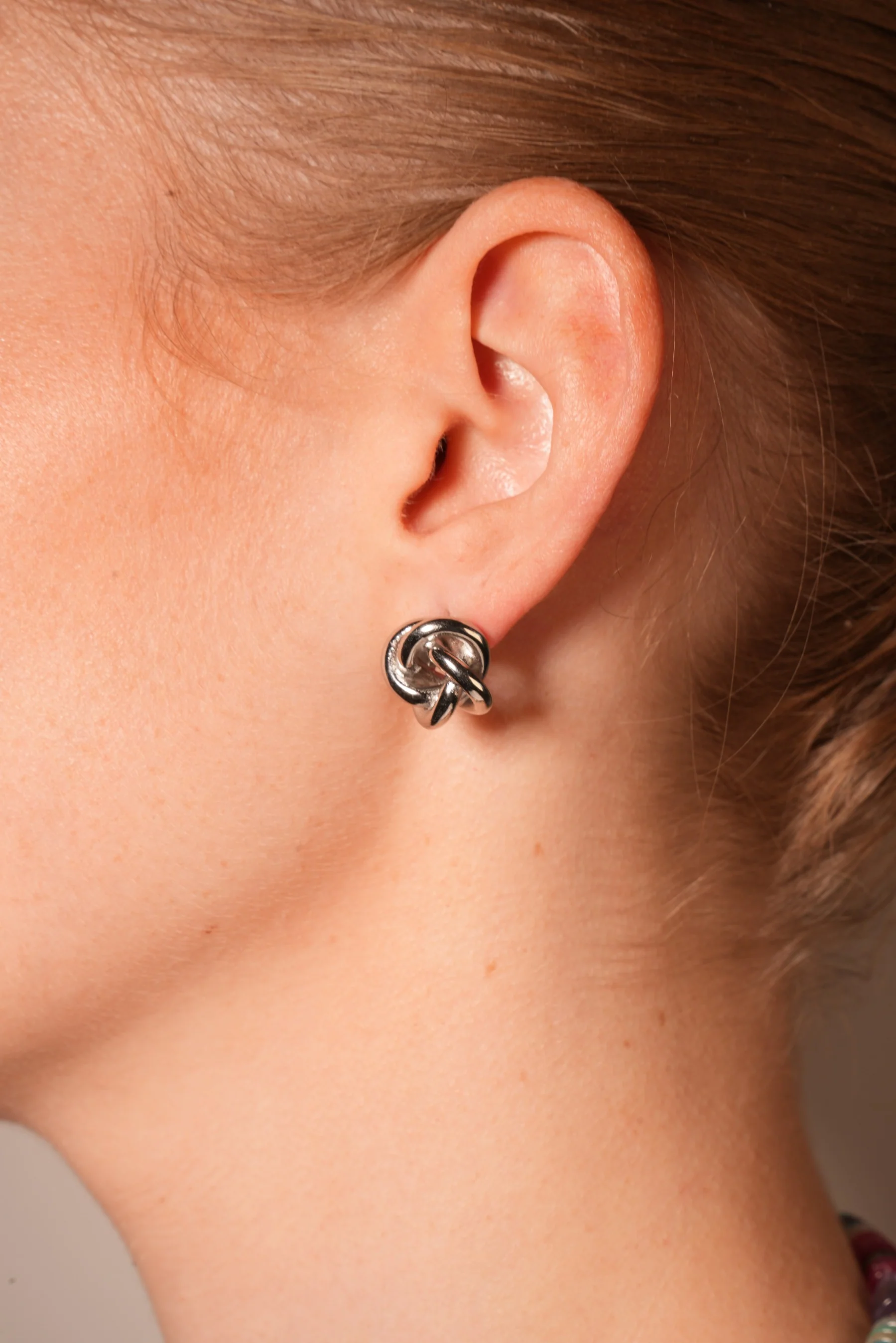 Tiny knot - Studs - Earrings - Stainless Steel - Image 4